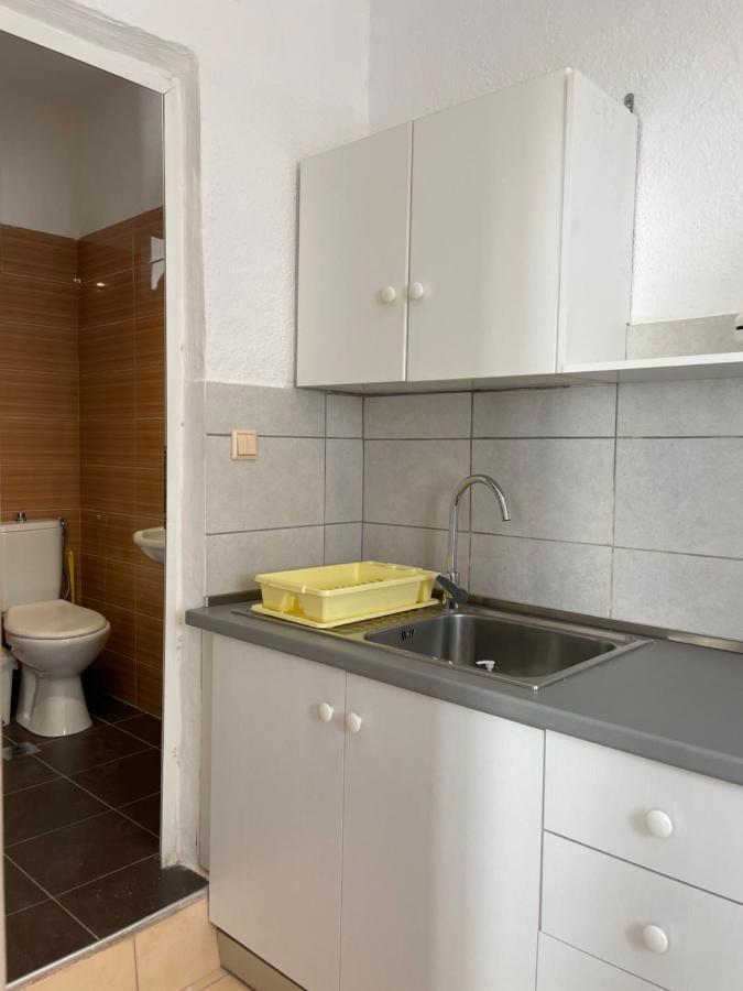White Aparthotel Himare