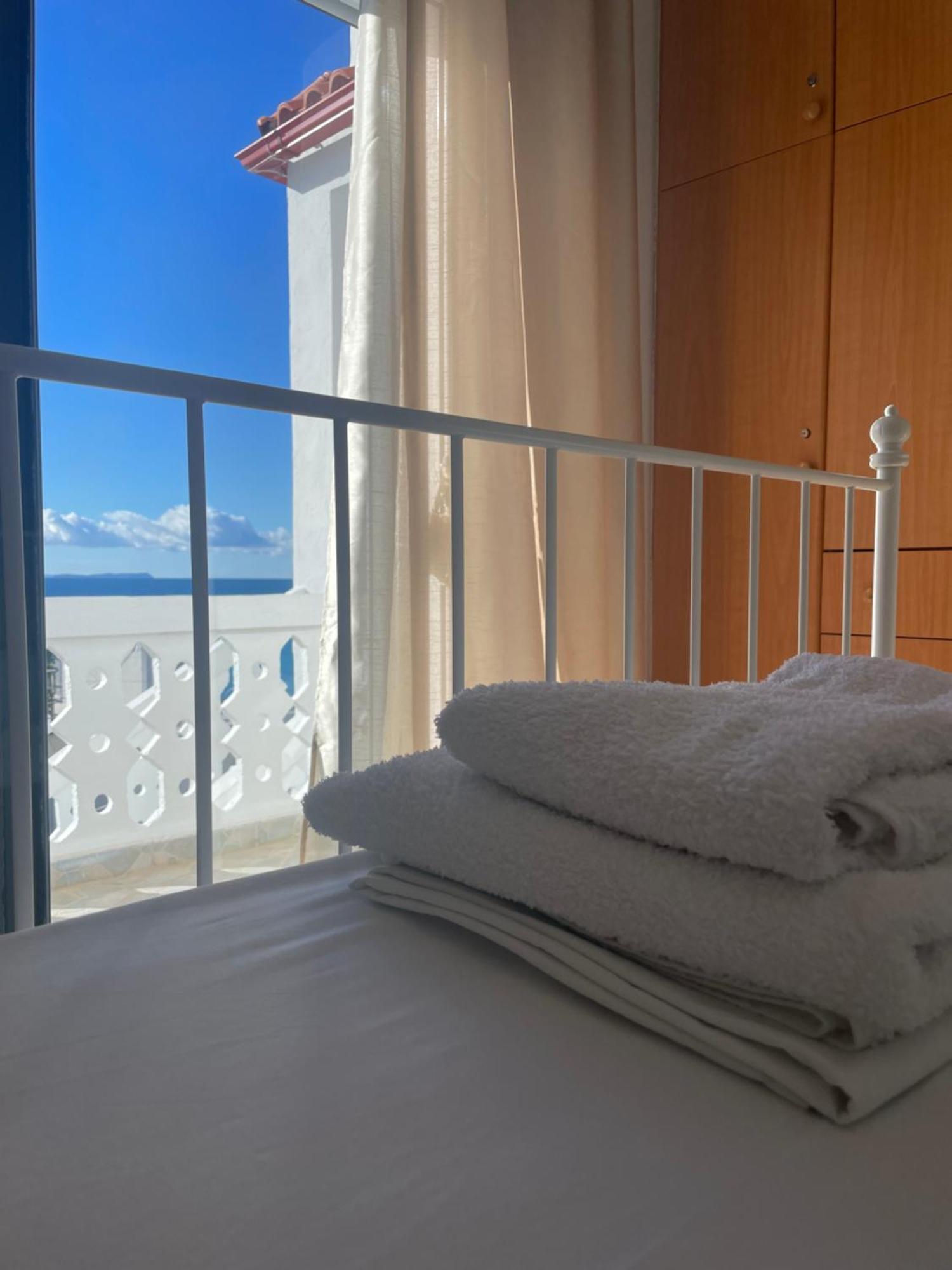 White Aparthotel *