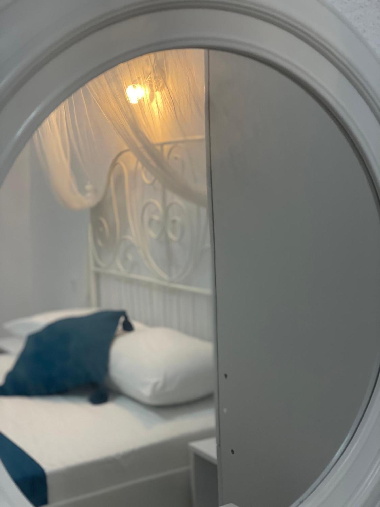 White Aparthotel Himare