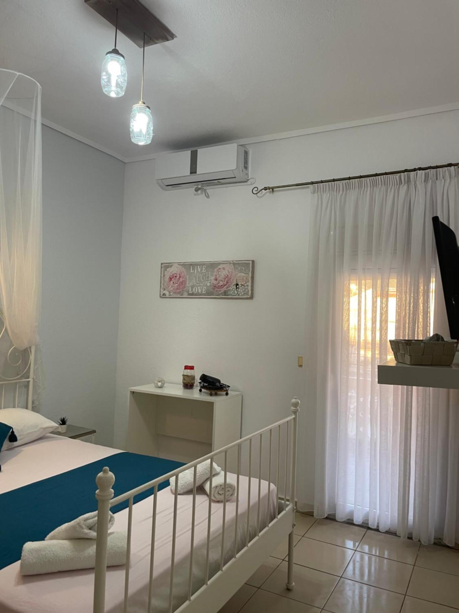 White Aparthotel *