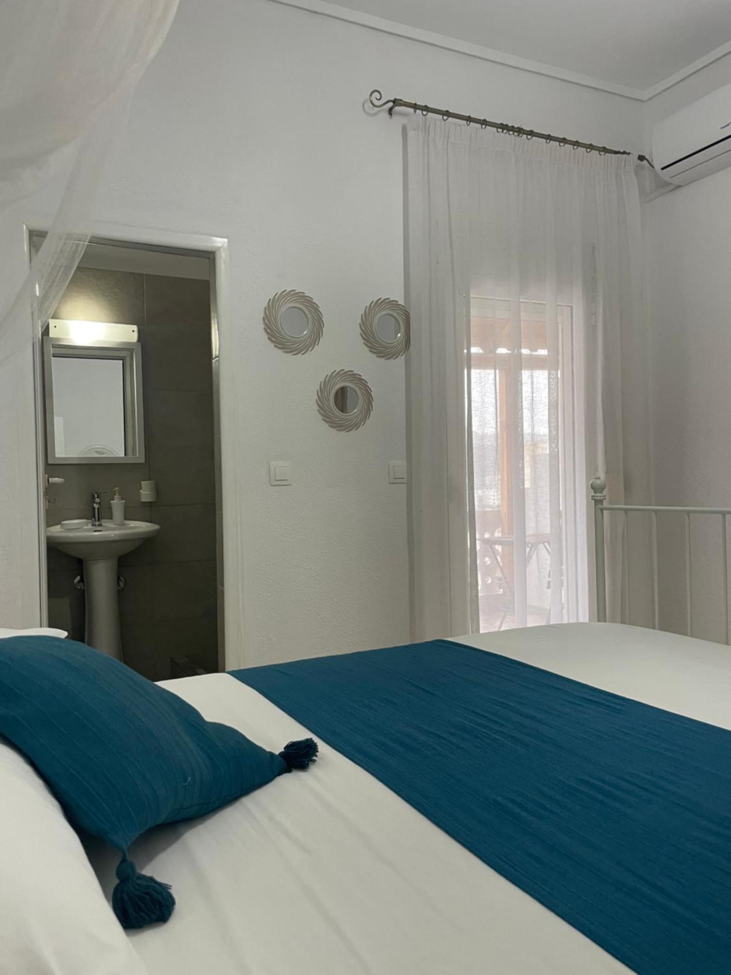 Aparthotel White *