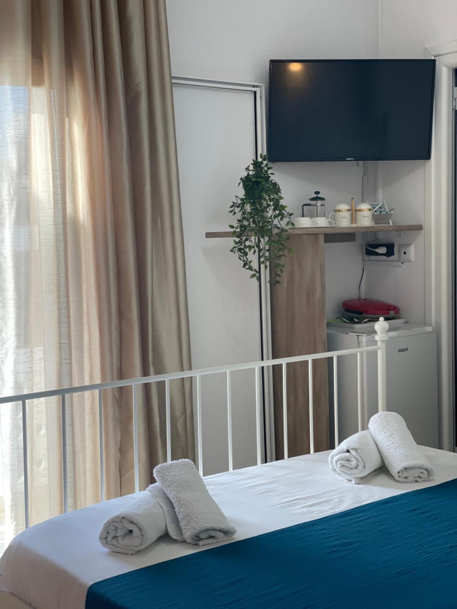 White Aparthotel *