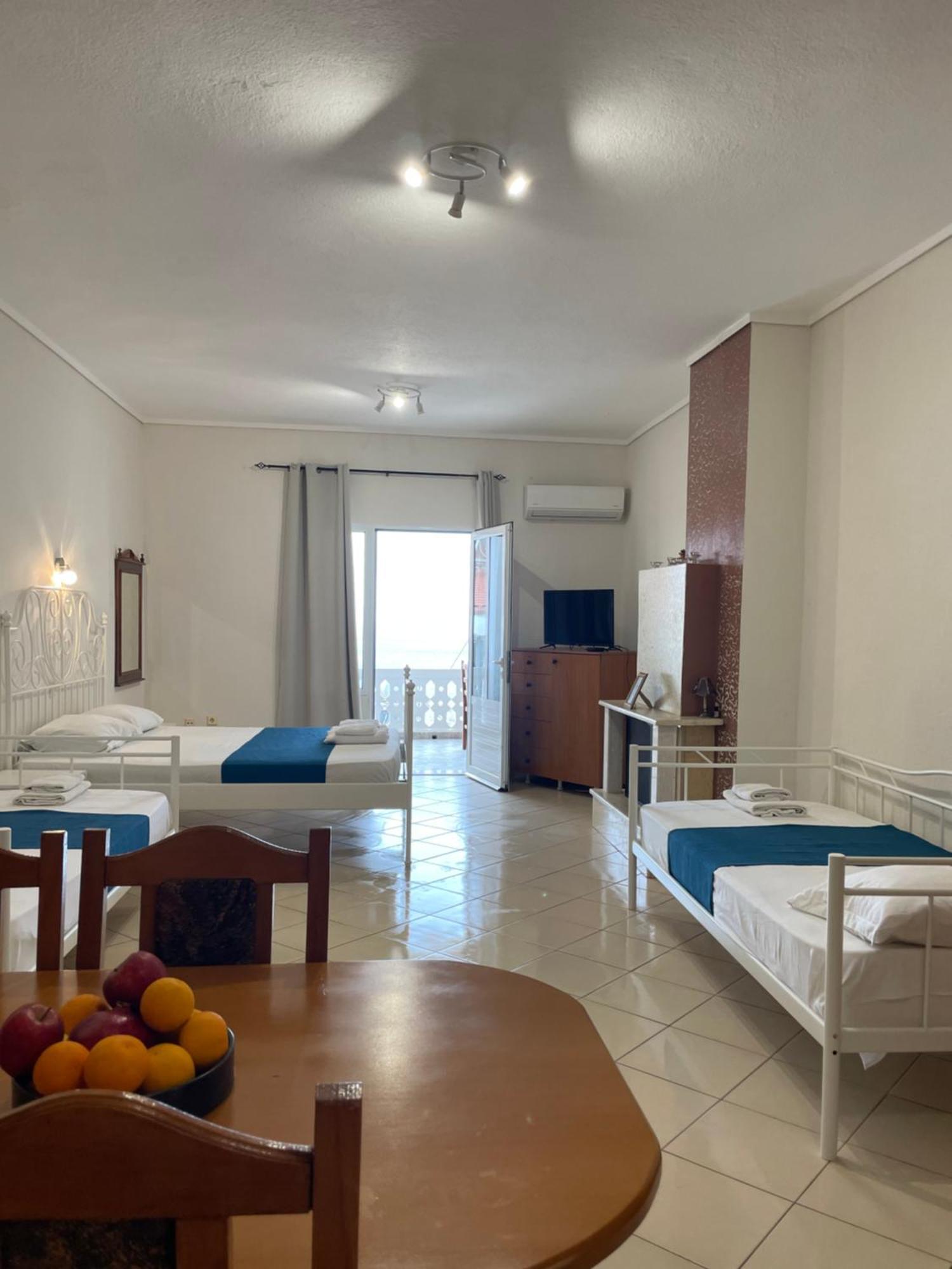 White Aparthotel Himare