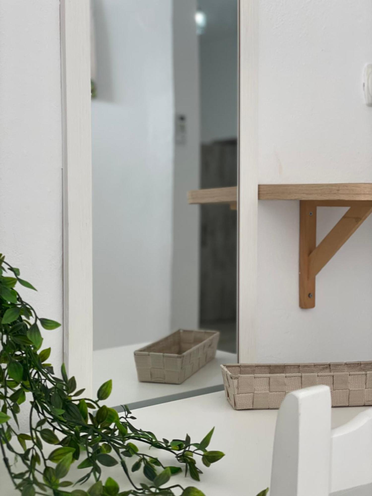 Aparthotel White *