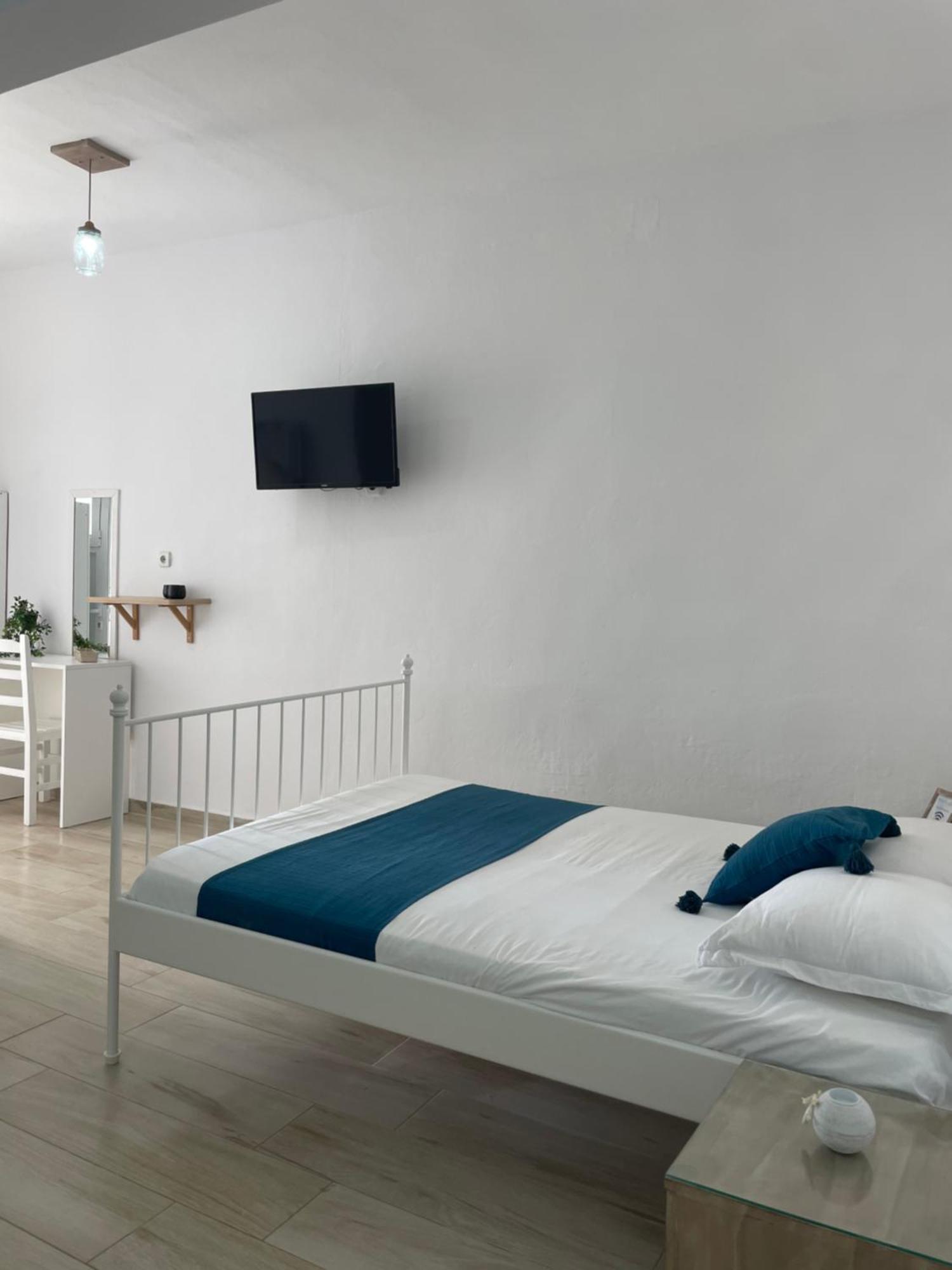 Aparthotel White *