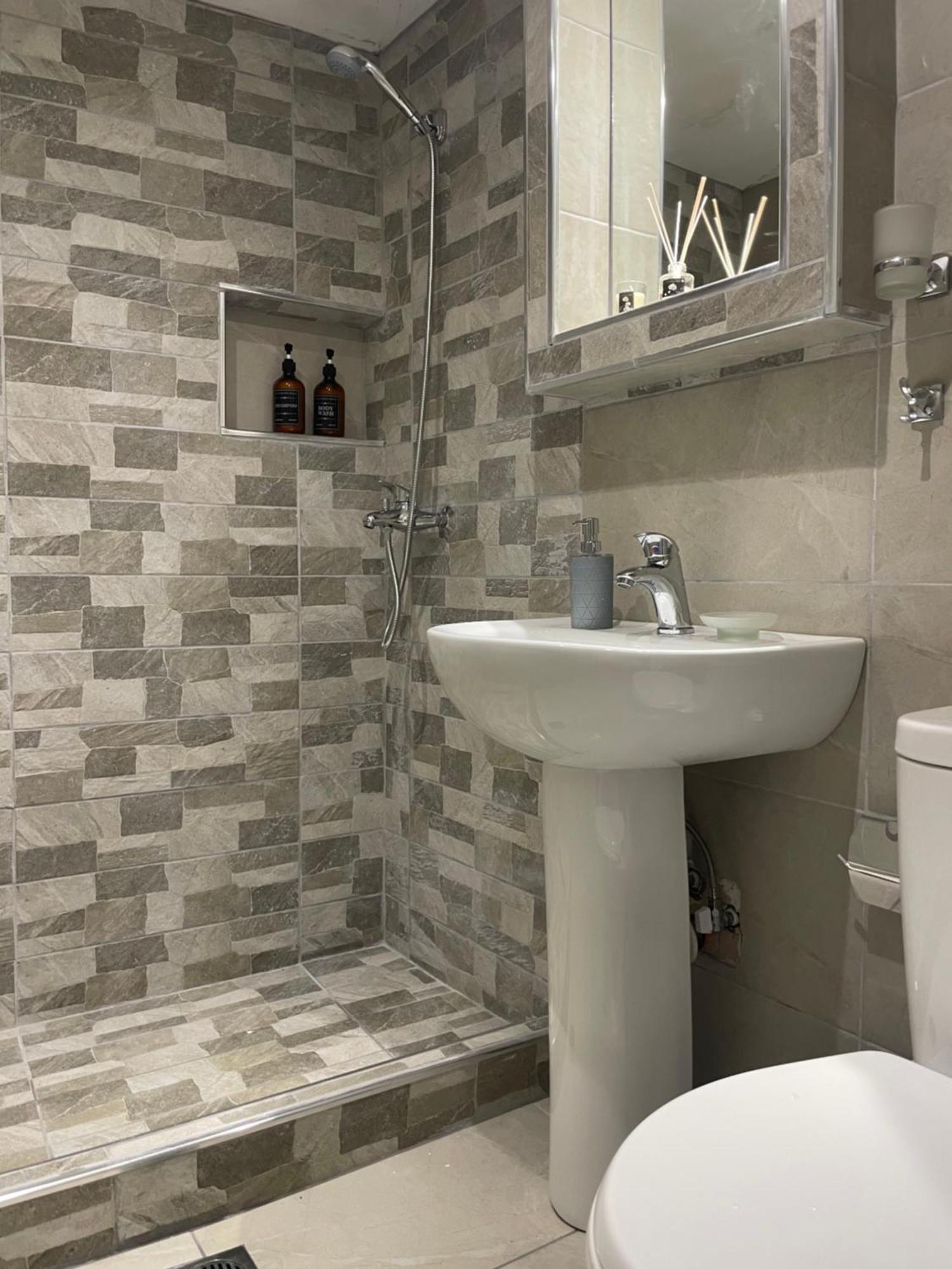 White Aparthotel *